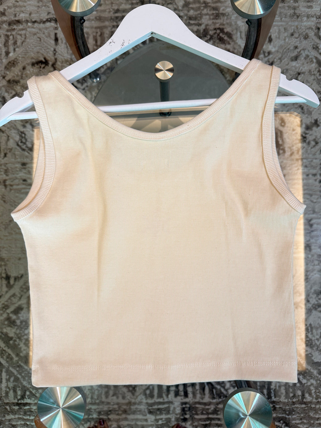 Beige tank top with a sun embroidered detail